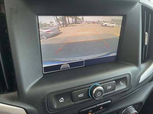 Used 2023 GMC Terrain SLE w/ Driver Convenience Package image 16