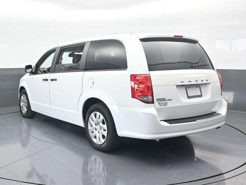 Used 2020 Dodge Grand Caravan SE image 4
