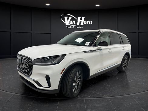 Used 2025 Lincoln Aviator AWD image 3