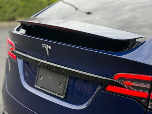 Used 2022 Tesla Model X image 10