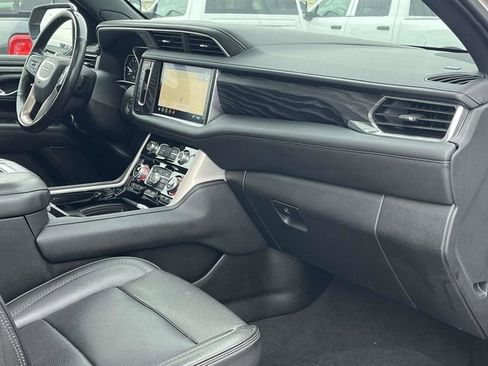 Used 2021 GMC Yukon Denali w/ Denali Premium Package image 28