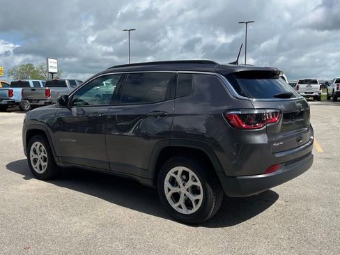Used 2024 Jeep Compass Latitude AWD/4WD image 7
