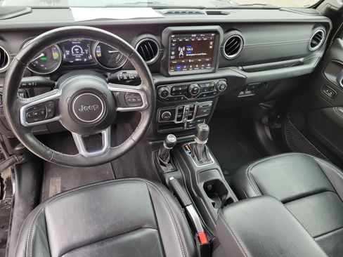 Used 2022 Jeep Wrangler Unlimited Sahara w/ Cold Weather Group image 8