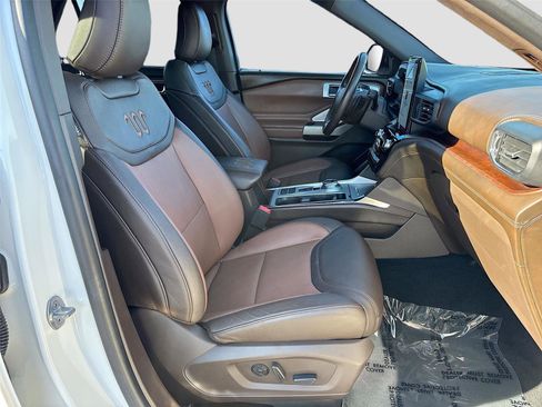 Used 2021 Ford Explorer King Ranch w/ Premium Technology Package RWD image 34