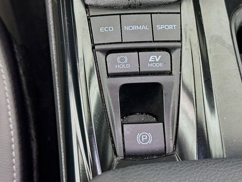 Used 2025 Toyota Camry SE w/ Convenience Package image 25