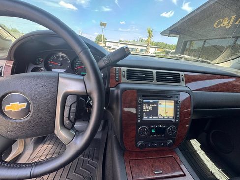 Used 2012 Chevrolet Avalanche LTZ AWD/4WD image 8
