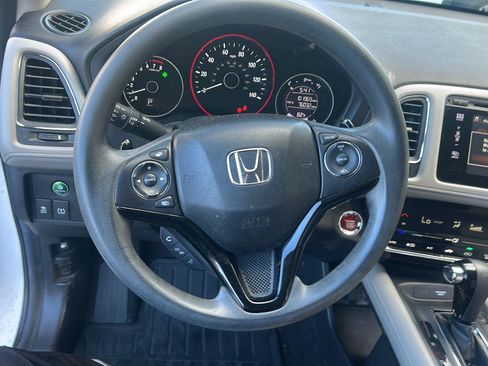 Used 2017 Honda HR-V EX image 9