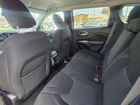 Used 2020 Jeep Cherokee Latitude AWD/4WD image 22