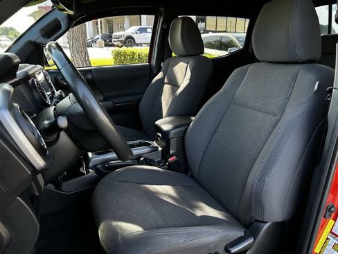 Used 2018 Toyota Tacoma TRD Sport w/ Technology Package RWD image 24