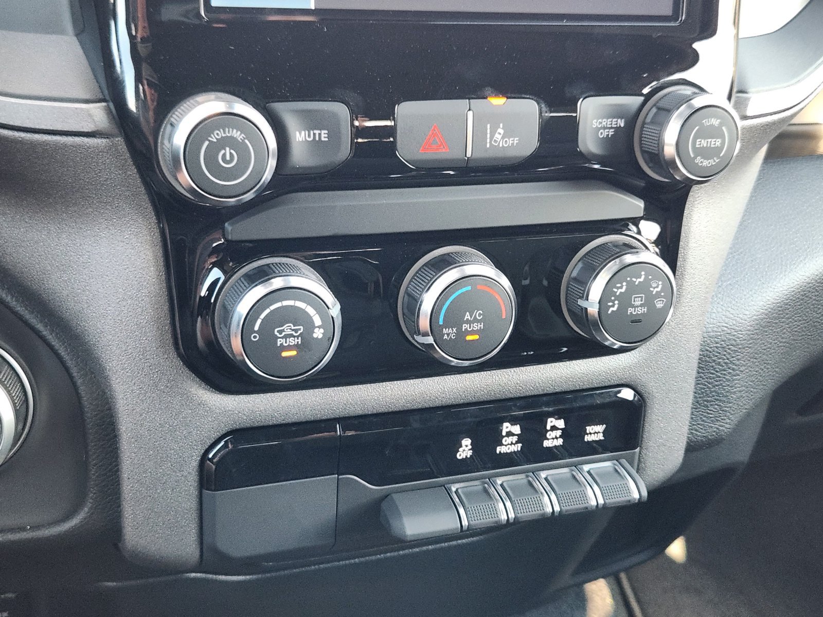 New 2027 RAM 1500 Express RWD image 17