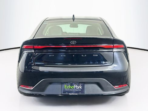 Used 2025 Toyota Prius LE FWD image 7