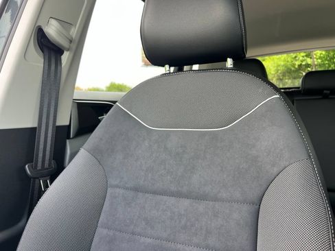 Certified 2023 Volkswagen Taos SE FWD image 23