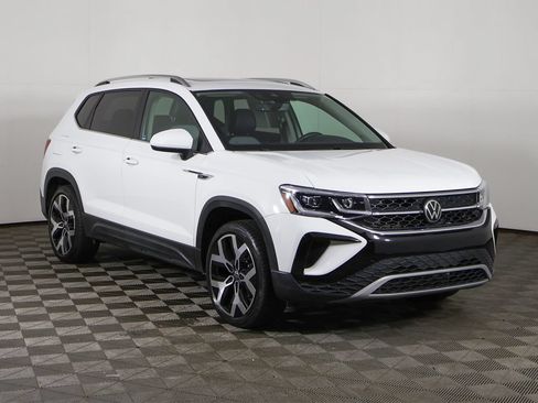 Used 2023 Volkswagen Taos SEL AWD/4WD image 2