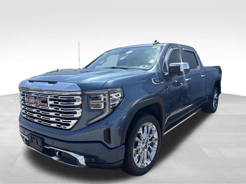 Used 2024 GMC Sierra 1500 Denali w/ Denali Reserve Package AWD/4WD image 2