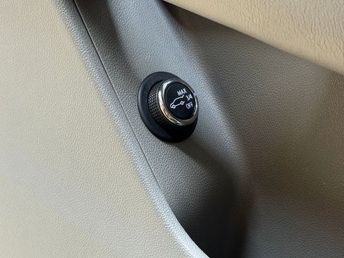 Used 2020 Cadillac XT5 Premium Luxury FWD image 18