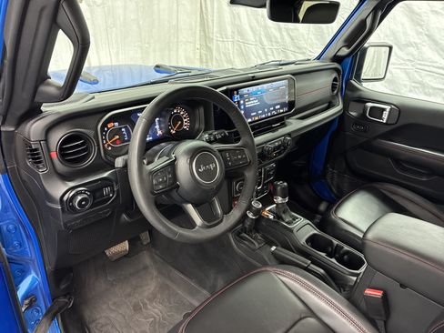 Certified 2025 Jeep Wrangler Unlimited Rubicon w/ Safety Group AWD/4WD image 14
