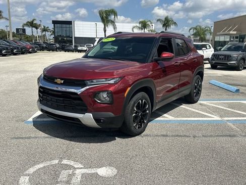 Used 2023 Chevrolet TrailBlazer LT w/ Convenience Package AWD/4WD image 2