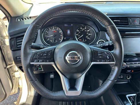 Used 2020 Nissan Rogue SV FWD image 27