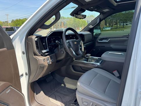 Used 2022 Chevrolet Silverado 1500 LTZ w/ Technology Package image 22