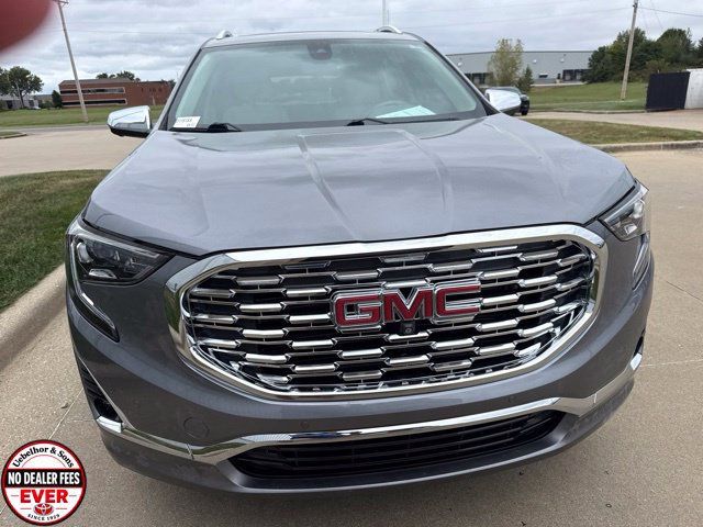 Used 2020 GMC Terrain Denali w/ Denali Premium Package FWD image 7