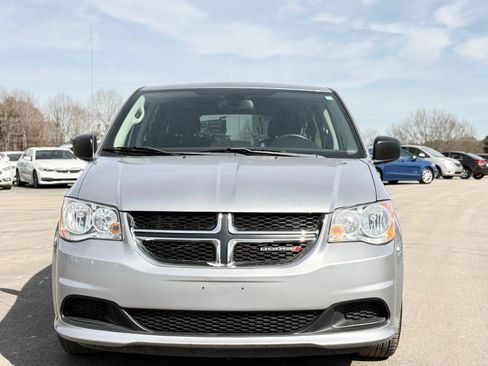Used 2018 Dodge Grand Caravan SE w/ UConnect Hands-Free Group image 3