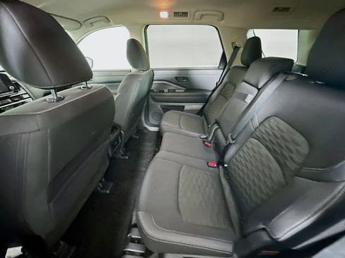 Used 2025 Nissan Pathfinder SV image 27