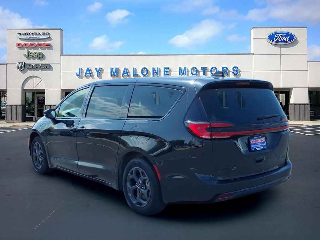 Used 2022 Chrysler Pacifica Touring-L w/ S Appearance Package FWD image 4