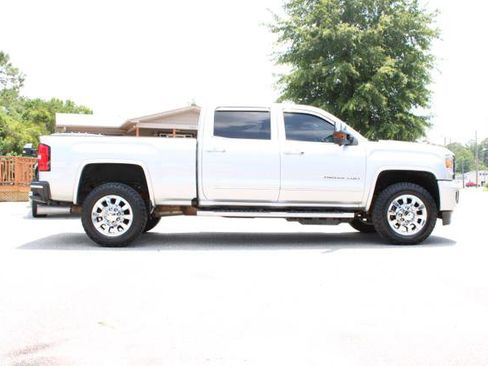 Used 2019 GMC Sierra 2500 Denali w/ Duramax Plus Package AWD/4WD image 4