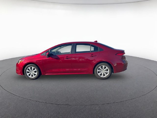 Used 2022 Toyota Corolla LE FWD image 3