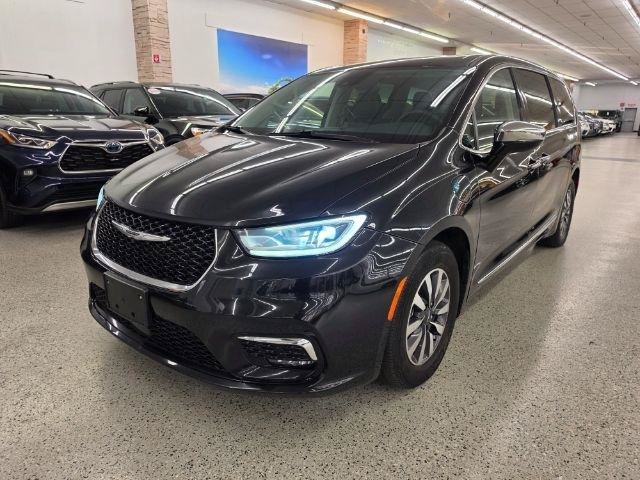 Used 2023 Chrysler Pacifica Limited FWD image 1