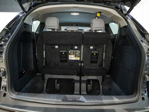 Used 2025 Toyota Sienna XLE image 37