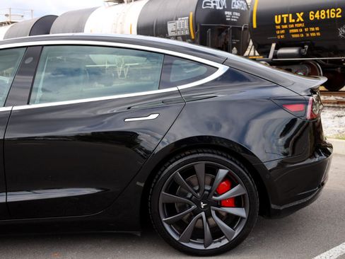 Used 2020 Tesla Model 3 Performance image 25