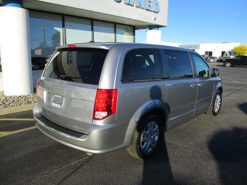 Used 2017 Dodge Grand Caravan SE w/ Power Window Group image 2