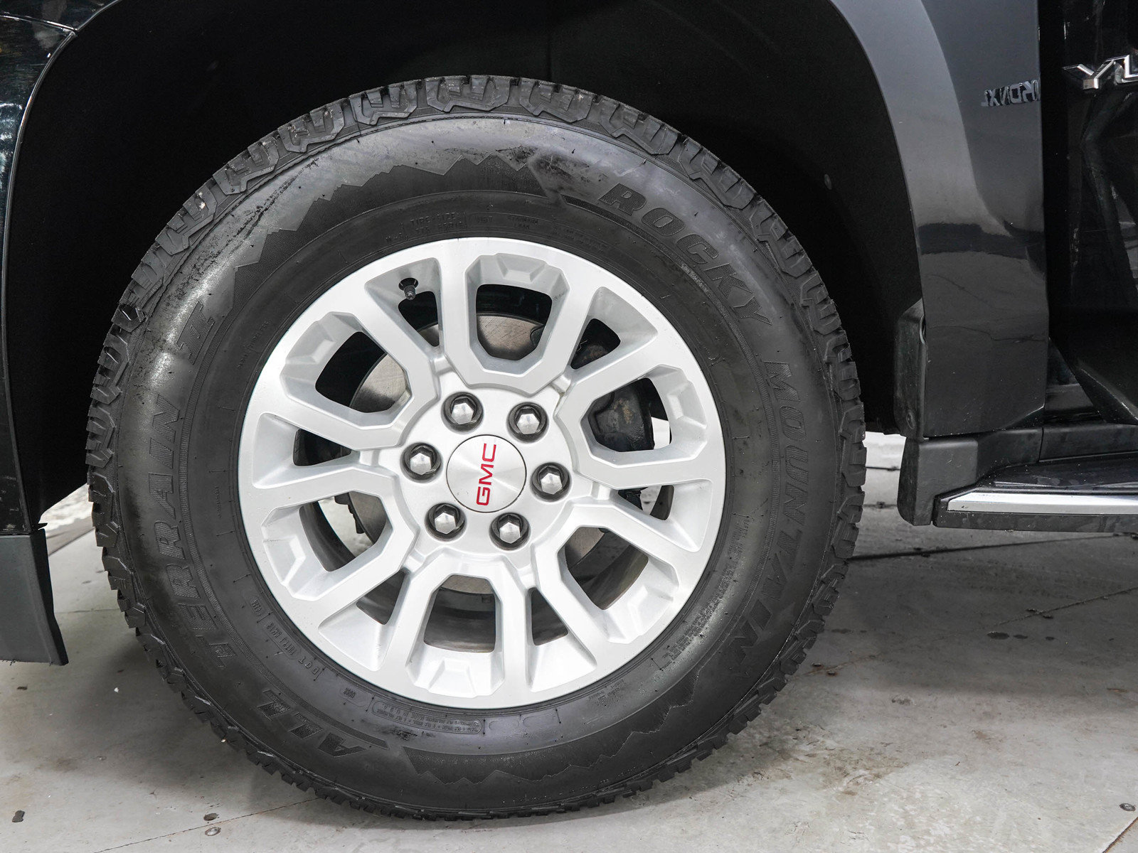 Used 2020 GMC Yukon XL SLT w/ Open Road Package AWD/4WD image 35
