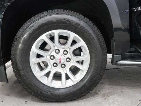 Used 2020 GMC Yukon XL SLT w/ Open Road Package AWD/4WD image 35