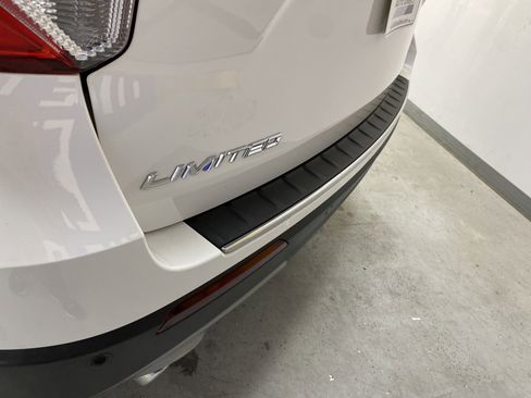 Used 2020 Ford Explorer Limited image 18