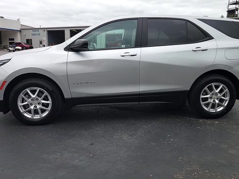 Used 2022 Chevrolet Equinox LS w/ LS Convenience Package image 16