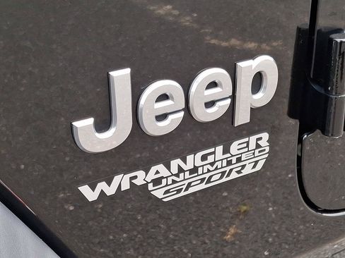 Used 2018 Jeep Wrangler Unlimited Sport S AWD/4WD image 28