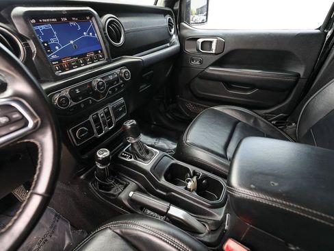 Used 2018 Jeep Wrangler Unlimited Sahara AWD/4WD image 22