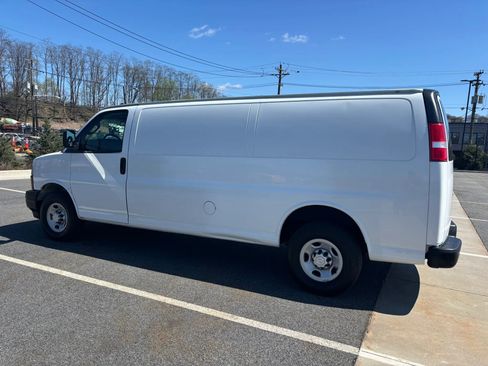 Used 2019 Chevrolet Express 2500 Extended w/ Driver Convenience Package RWD image 5
