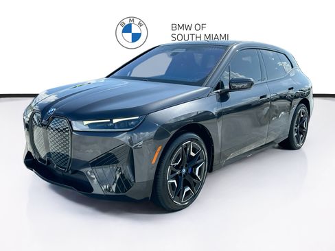 Used 2024 BMW iX xDrive50 w/ Premium Package AWD/4WD image 3