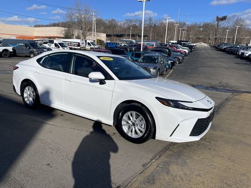 Used 2026 Toyota Camry LE w/ Convenience Package image 6