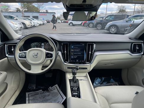 Used 2020 Volvo S60 T6 Momentum image 19