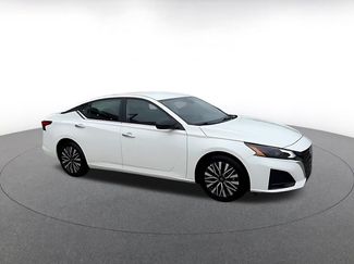 Used 2025 Nissan Altima 2.5 SV FWD video 2