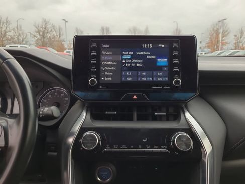 Used 2021 Toyota Venza LE image 24