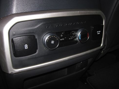 Used 2024 Ford Expedition Max XLT image 10