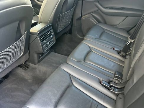 Used 2023 Audi Q7 2.0T Premium w/ Convenience Package AWD/4WD image 12