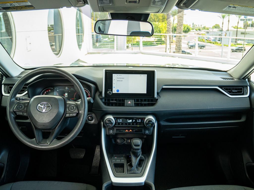 Used 2025 Toyota RAV4 XLE FWD image 13