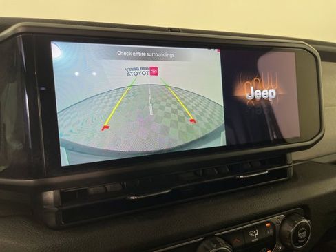 Used 2024 Jeep Wrangler Unlimited image 12