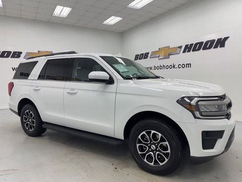 Used 2024 Ford Expedition XLT image 3